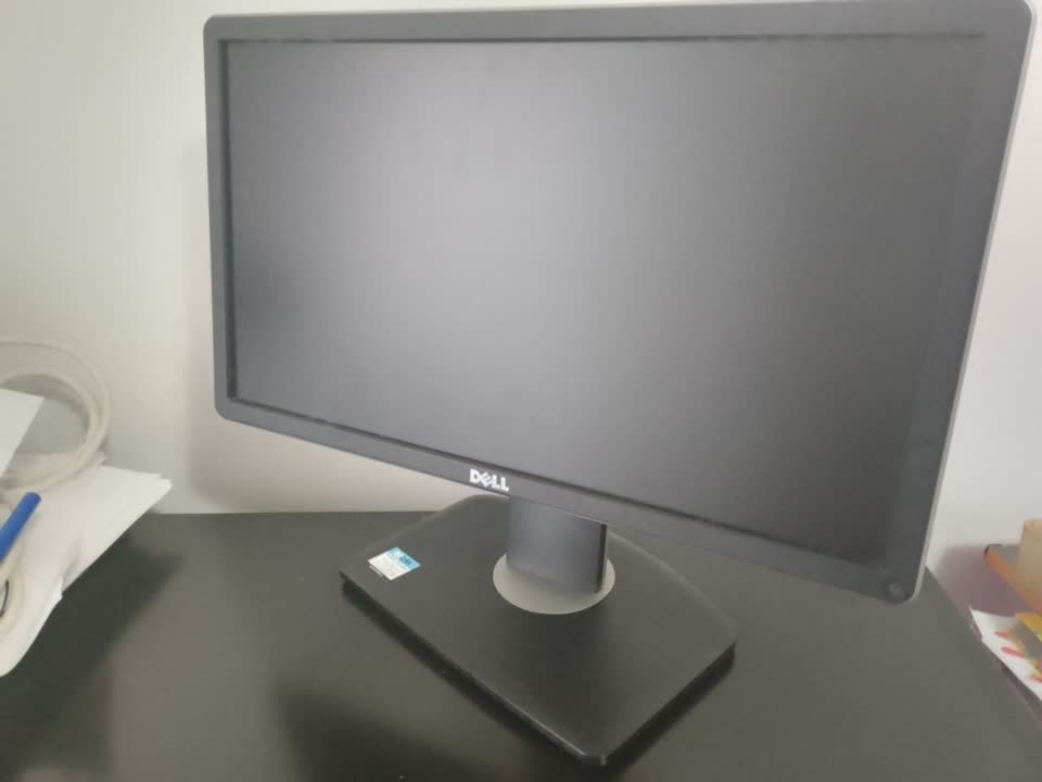 Stacionarni računar sa monitorom Dell P2014H