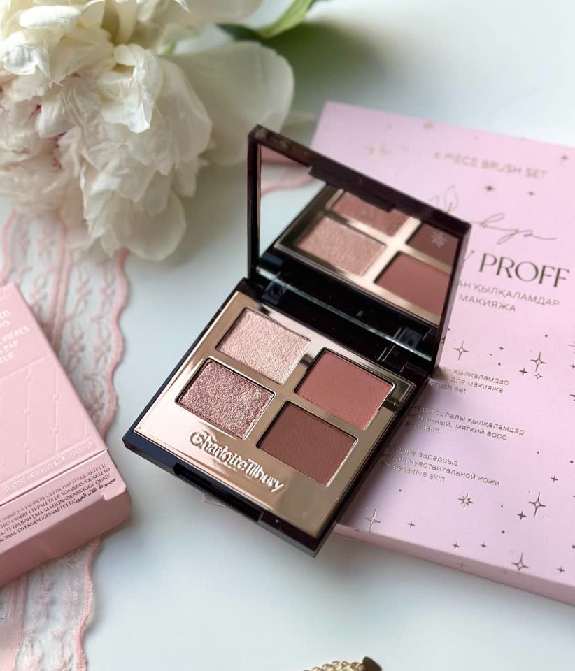 CHARLOTTE TILBURY LUXURY PALETTE - PILLOW TALK DREAMS