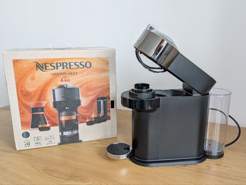Kapsulna aparat za kafu Nespresso Deluxe ☕️