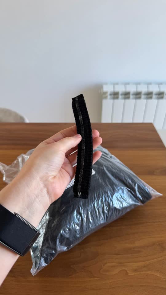 Jednokratne crne kapice bez nekoliko komada, oko 100