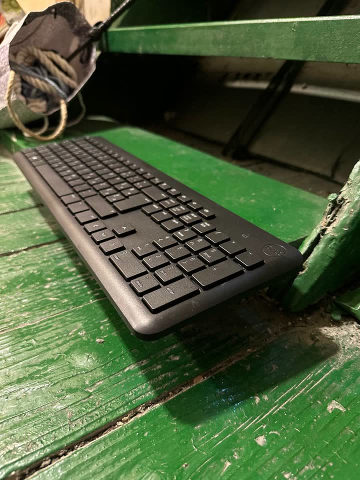 Беспроводная клавиатура Dell KB3322Wt