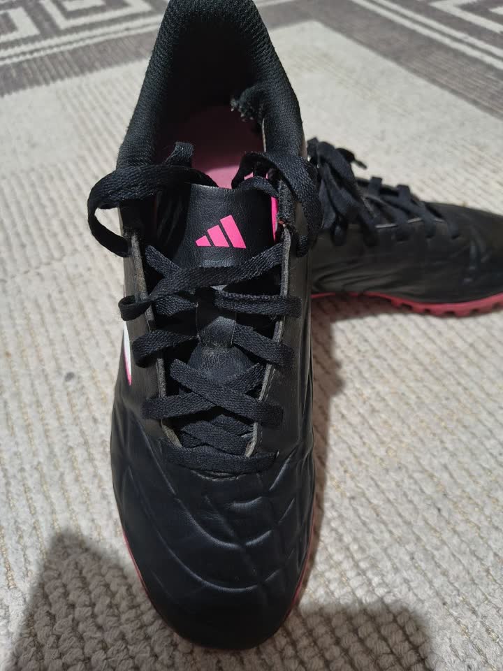 Футбольные бутсы Adidas