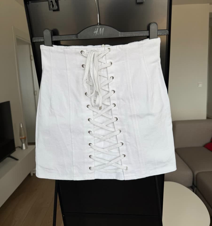 Джинсовая юбка Kira Plastinina, сандали Zara, брюки Uniqlo, новая юбка Uniqlo