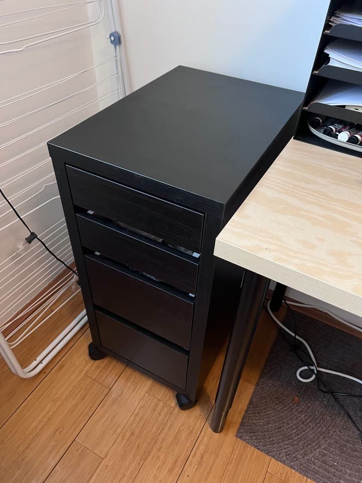 Komoda sa fiokama na točkićima Micke Ikea