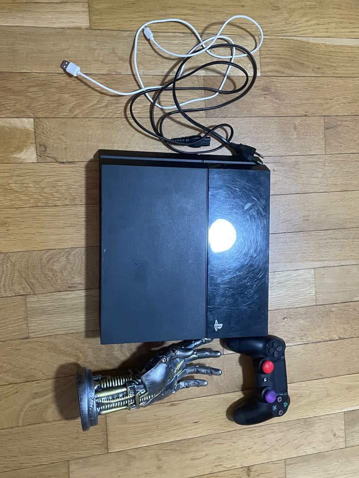 Prodajem PlayStation 4