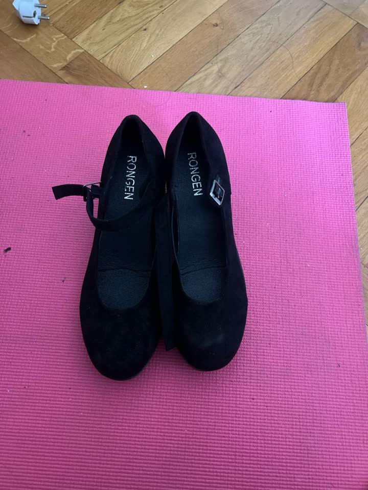 Poklanjam cipele veličine 41-41.5
