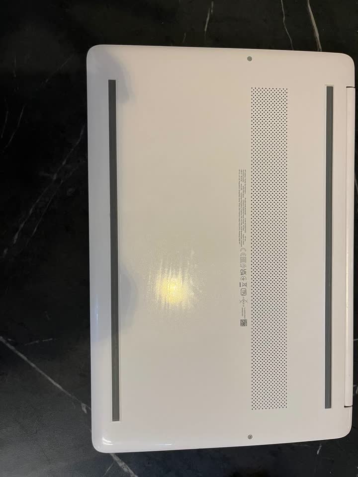 Prodajem laptop. Zbog selidbe. 300€