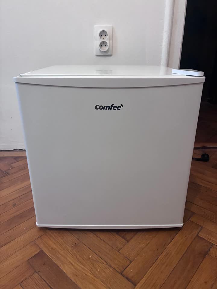 Мини холодильник Comfee Mini bar RCD76WH2
