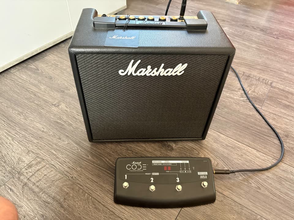 Продам Marshall Code 25 и педаль контроллер Marshall PEDL-91009