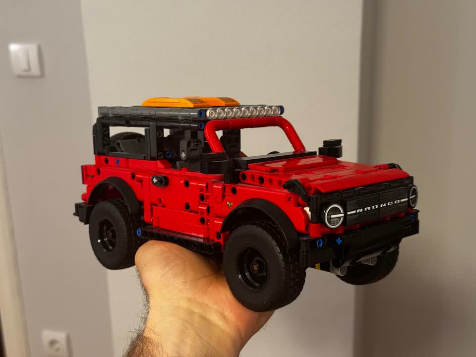 Prodajem dva Lego Technic seta
