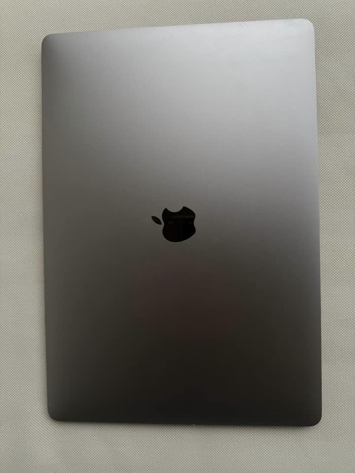 MacBook Pro 15.4 2018