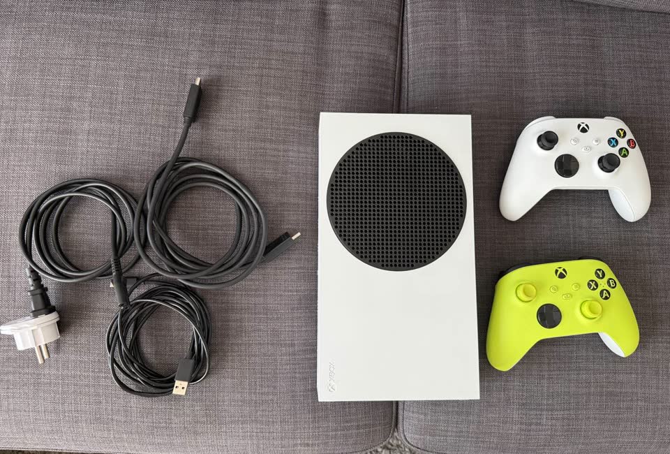 Xbox Series S (512gb) + 2 геймпада + ориг. АКБ