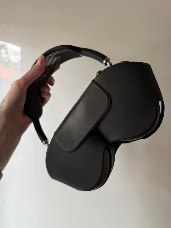 Продаю наушники AirPods Max