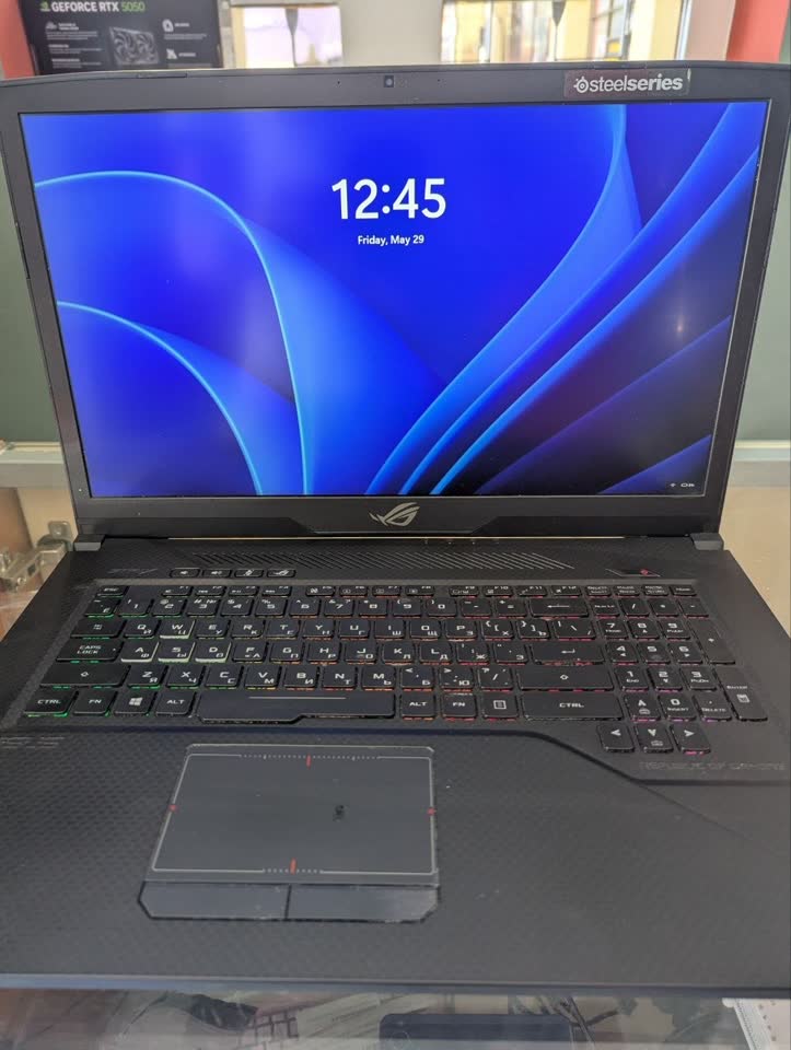 Moćan gejmerski laptop Asus ROG G703 (17.3", 144 Hz, i7 / GTX 1070 8GB)