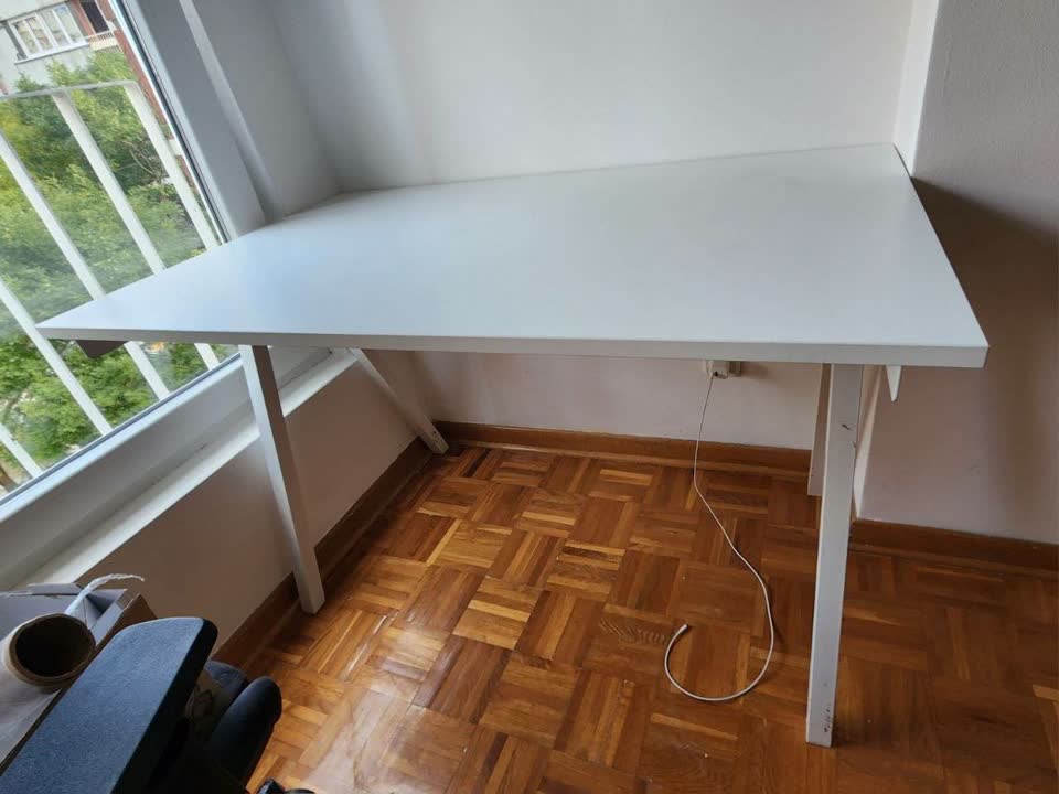 Prodajem radni sto IKEA