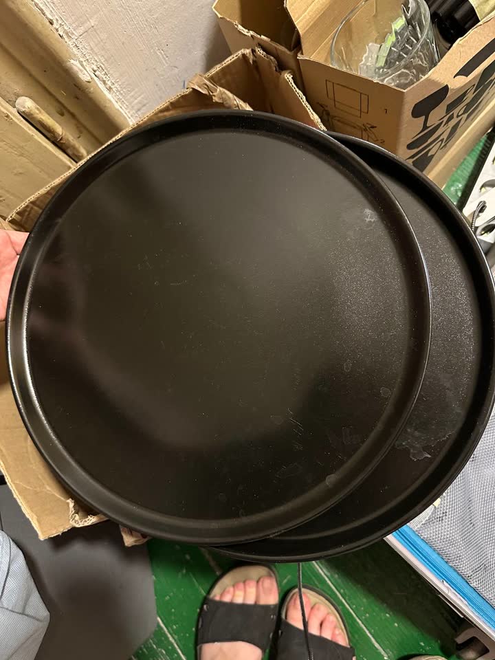 3 velika keramička tanjira H&H — prečnik 34 cm
