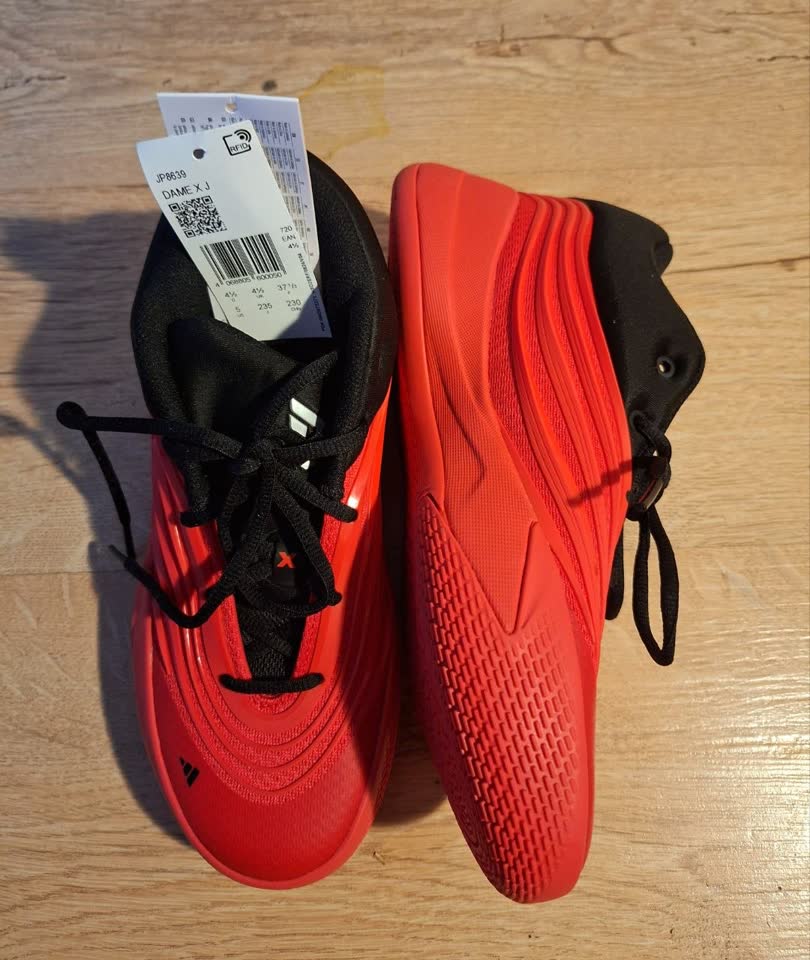 Potpuno nove košarkaške patike Adidas Dame X J