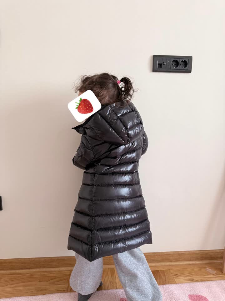 Продаю пуховик Moncler и шапку