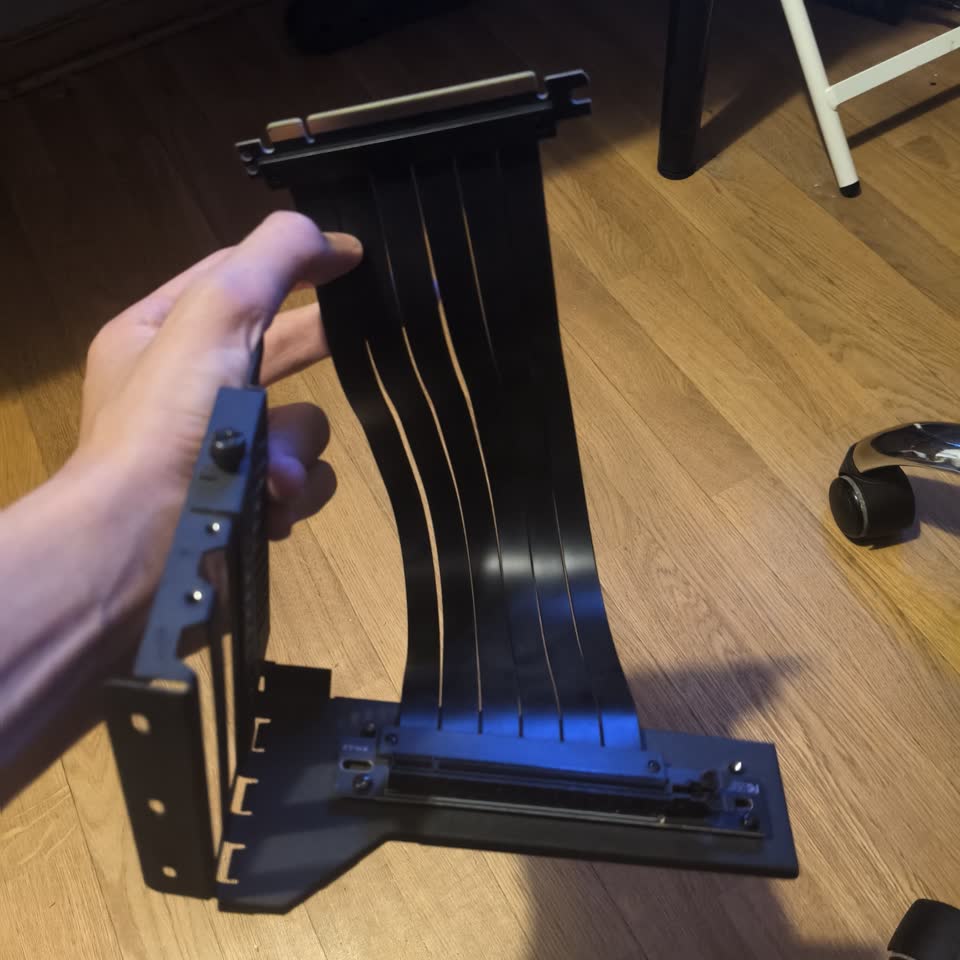 Prodajem riser za grafičku karticu