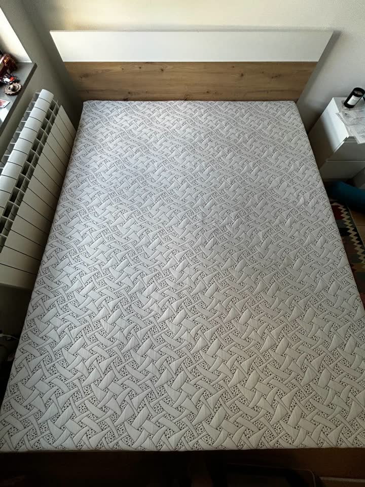 Продаю кровать с матрасом