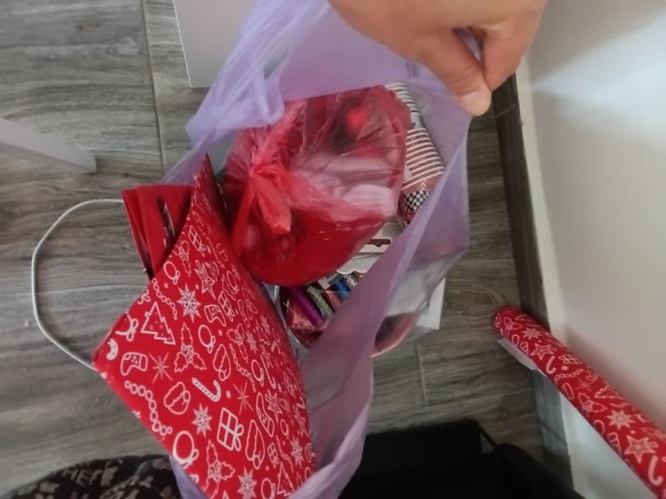 Poklanjam pribor za proslavu