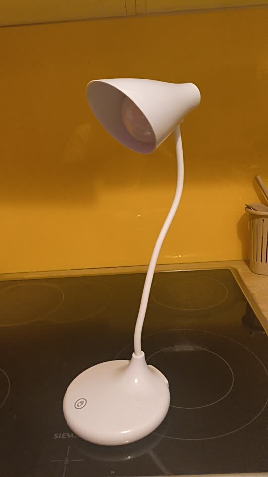 Lampu se može podesiti za 360°