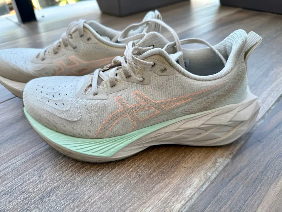 ASICS Novablast 4