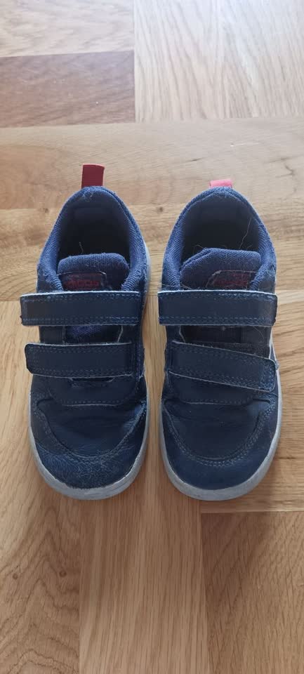 Фирменные кроссовки adidas