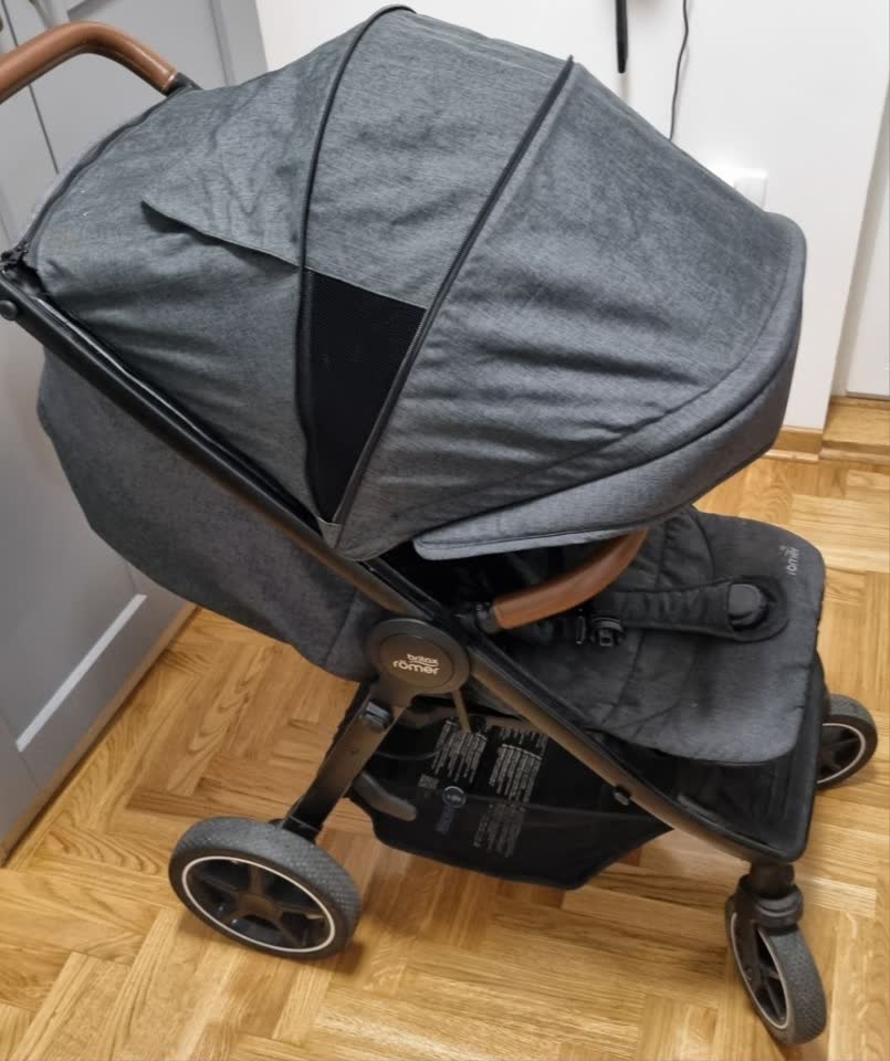 Коляска Britax Roemer B-agile. Состояние хорошее, есть оригинальный дождевик и подстаканник.