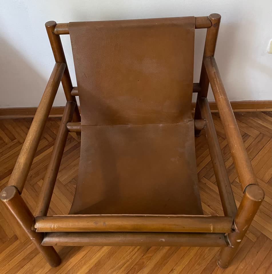 Raritetska fotelja i komoda od drveta