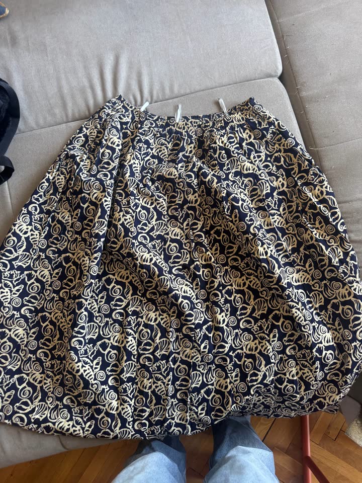 Vintage super suknja! Velike veličine (XL i čak veća može), na lastišu).