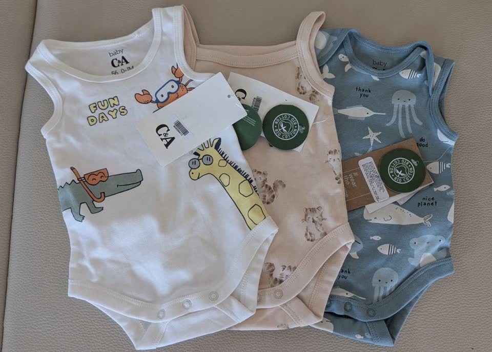 Продам новые вещи на малышей C&A