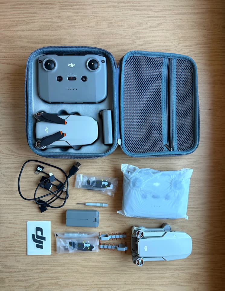 Продаю DJI Mini 2 SE (почти fly more комплект)