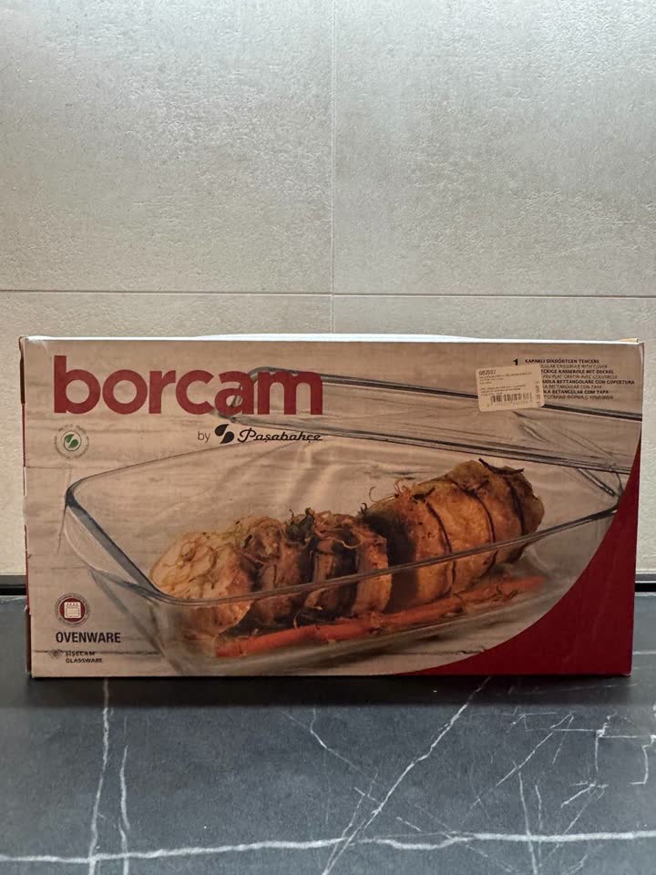 Prodajem staklenu posudu za pečenje Borcam sa poklopcem