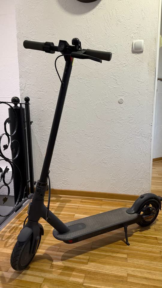 Prodajem trotinet Xiaomi Essential Scooter