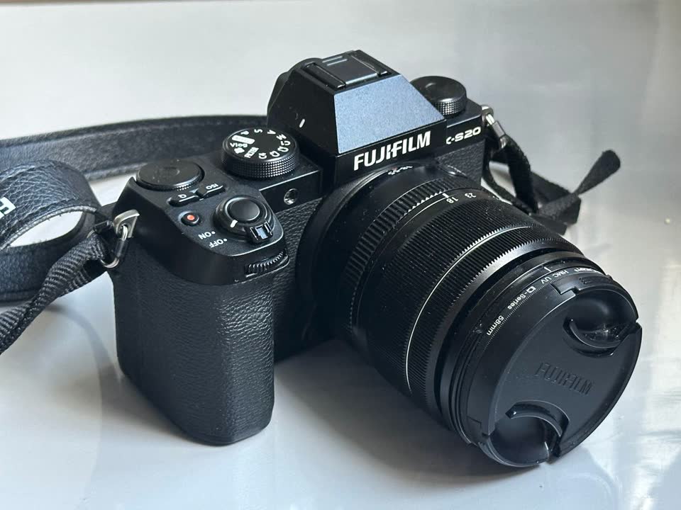 Продам комплект Fujifilm X-S20 + Fujinon XF 18-55mm + карта 256GB