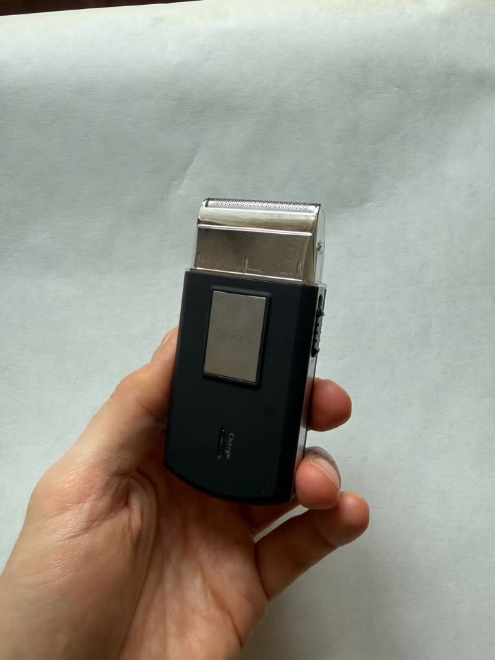 Prodajem električni brijač Moser