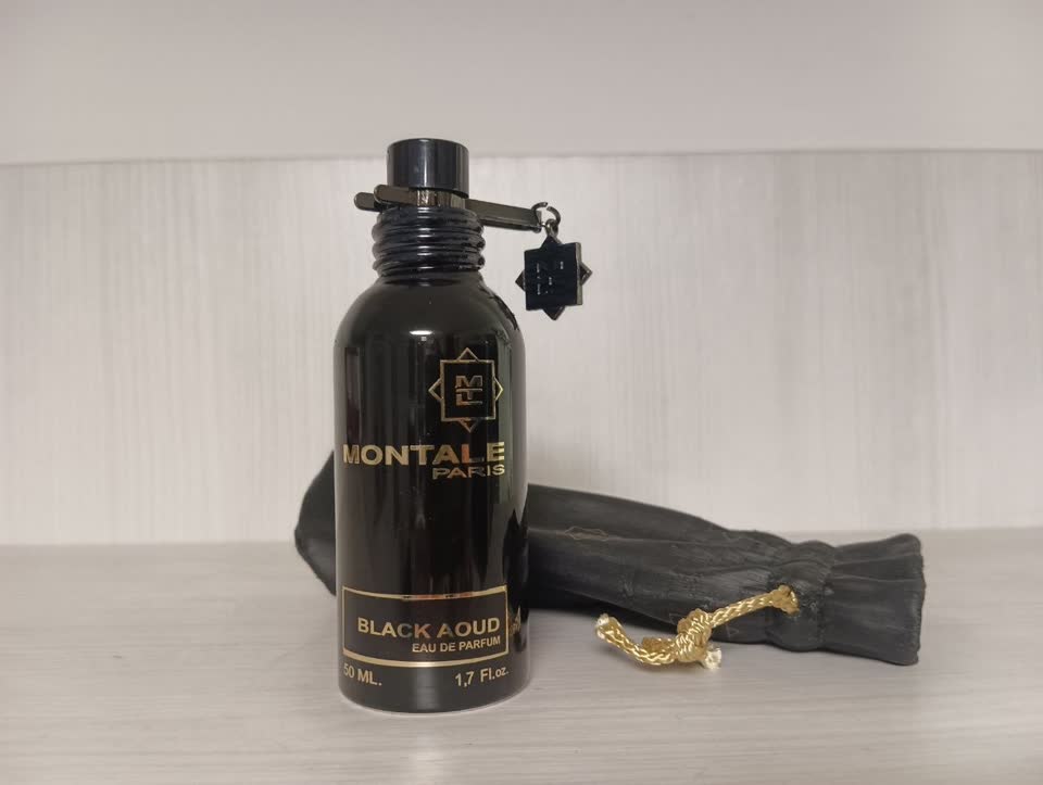 Montale Black Aoud [oud sa pačulijem i ružom, klasika brenda. Težina bočice sa šnalom 57 g, to je