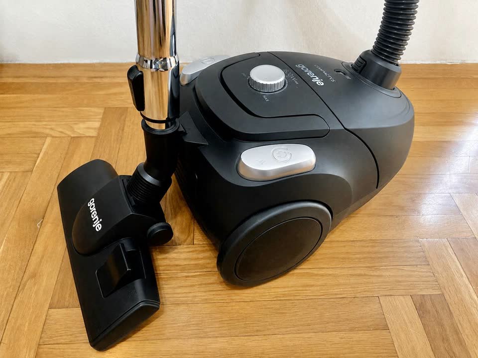 Prodajem usisivač Gorenje VC1611CXBK