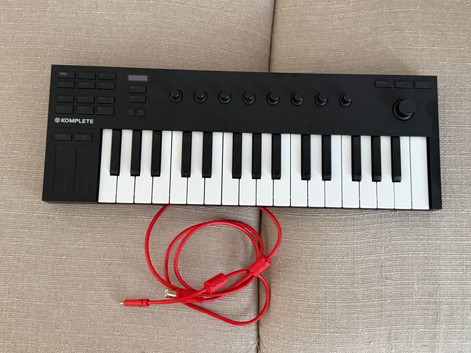 миди-клавиатура Komplete Kontrol M32 от Native Instruments