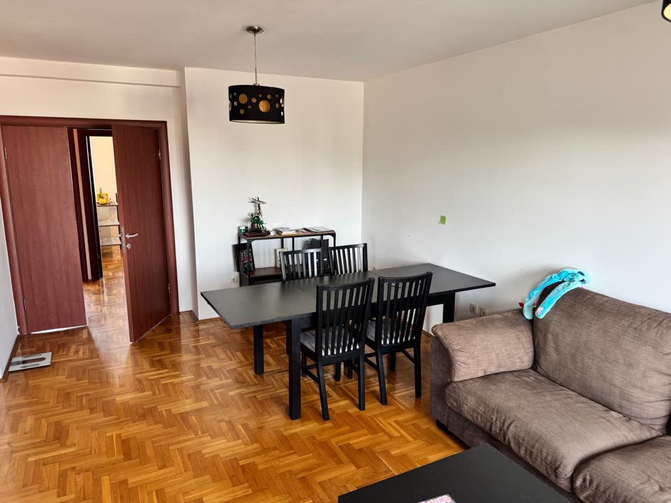 Izdajem stan u Novom Sadu, ul. Dositejeva, 70 m²