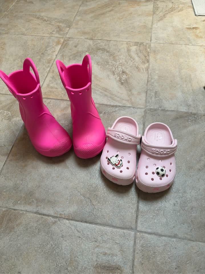 Оригинальные Crocs Classic C7 и резиновые сапожки Crocs C7