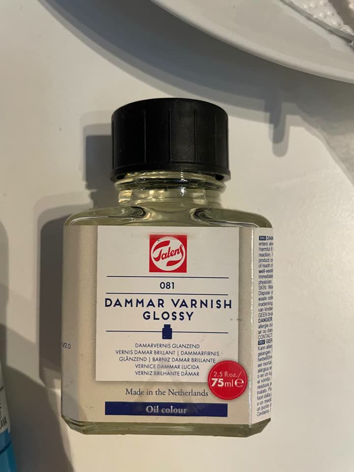 Отдам краски, кисти, глянцевый лак, палочки
