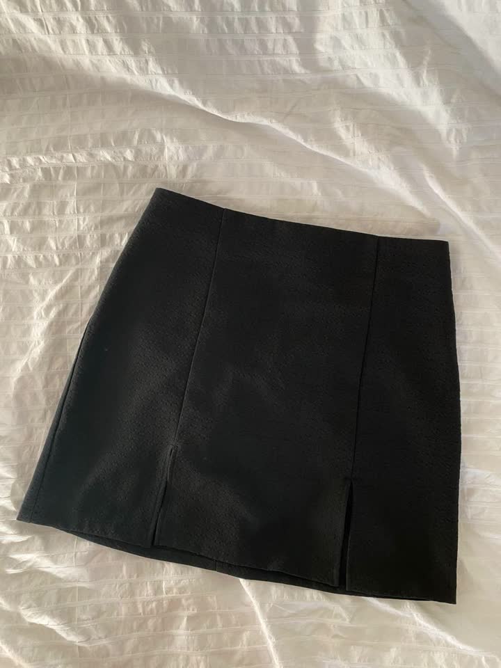 Mini suknja sa prorezima Monki, veličina 38, 500 RSD Beograd