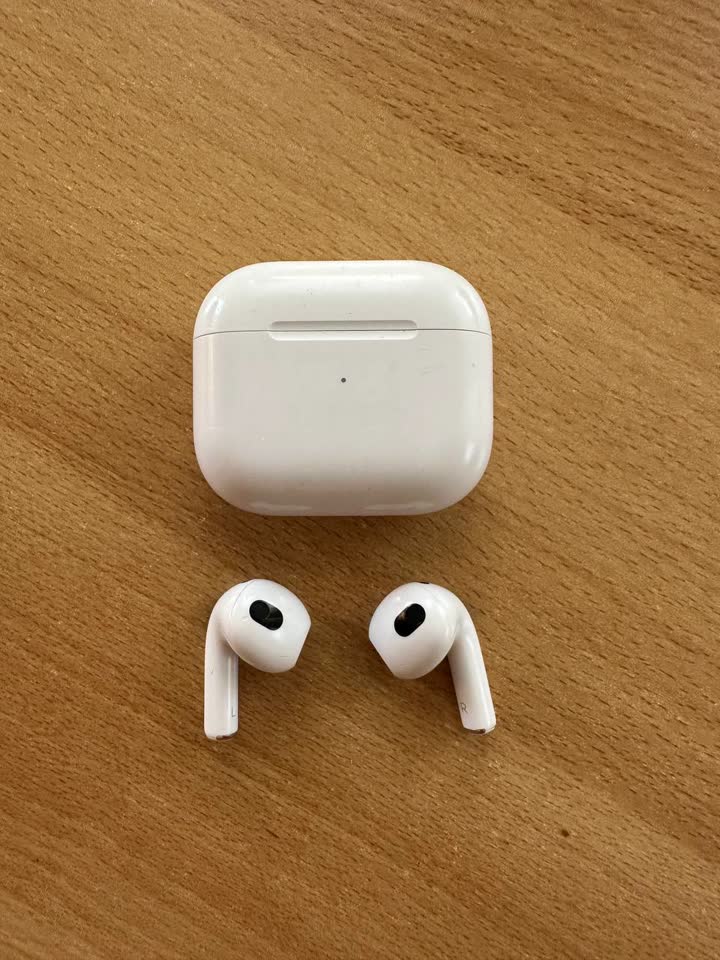 Продаю AirPods 3