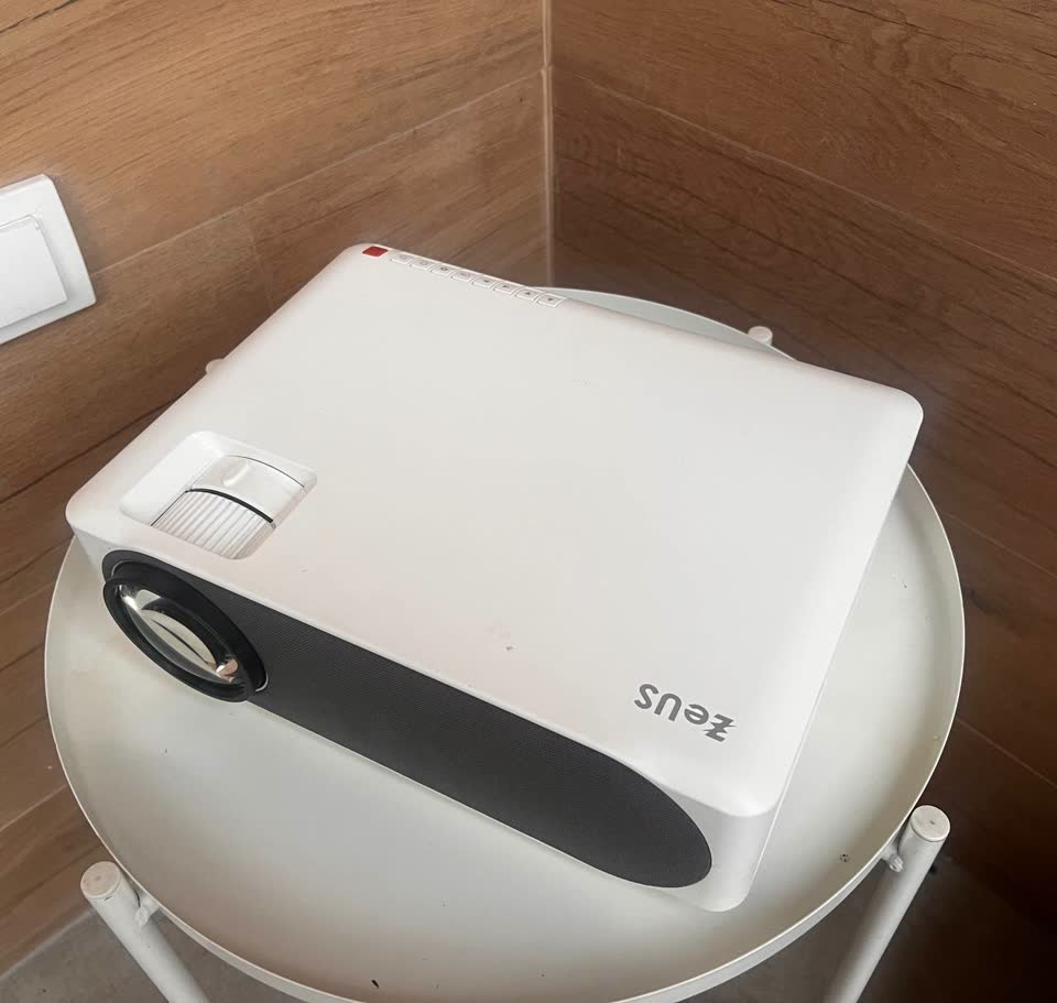 Проектор: Projektor Zeus Z-Pro 9500