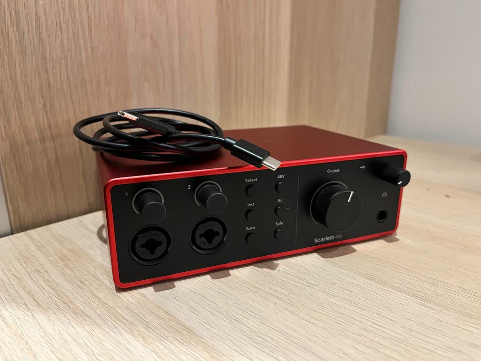 Продам звуковую карту Focusrite Scarlett 4i4 4th generation