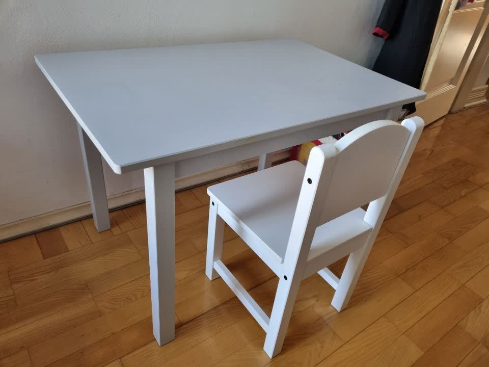 Детские стол и стул IKEA
