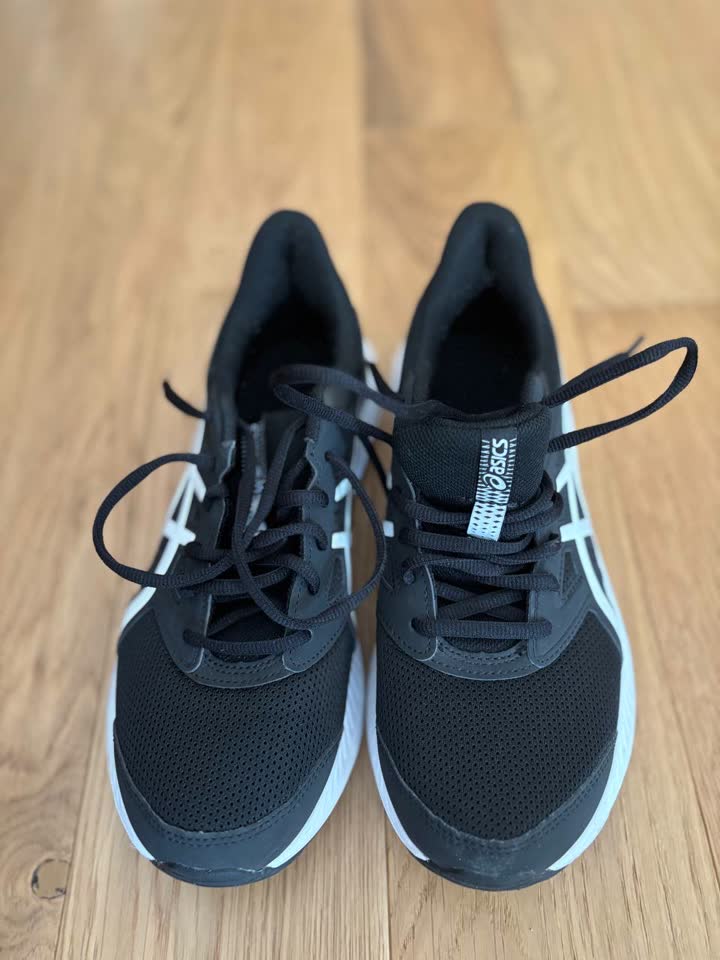 Продам кроссовки ASICS