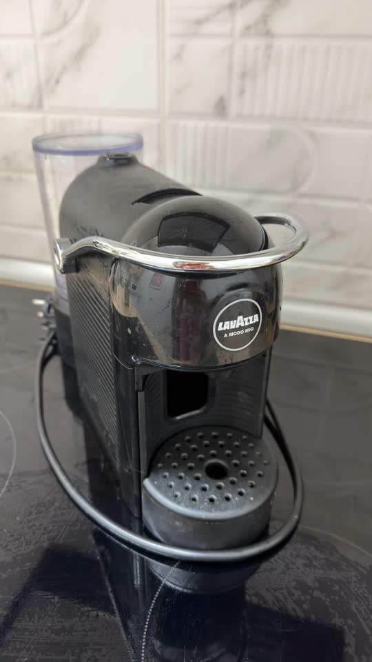 Продам кофеварку Lavazza
